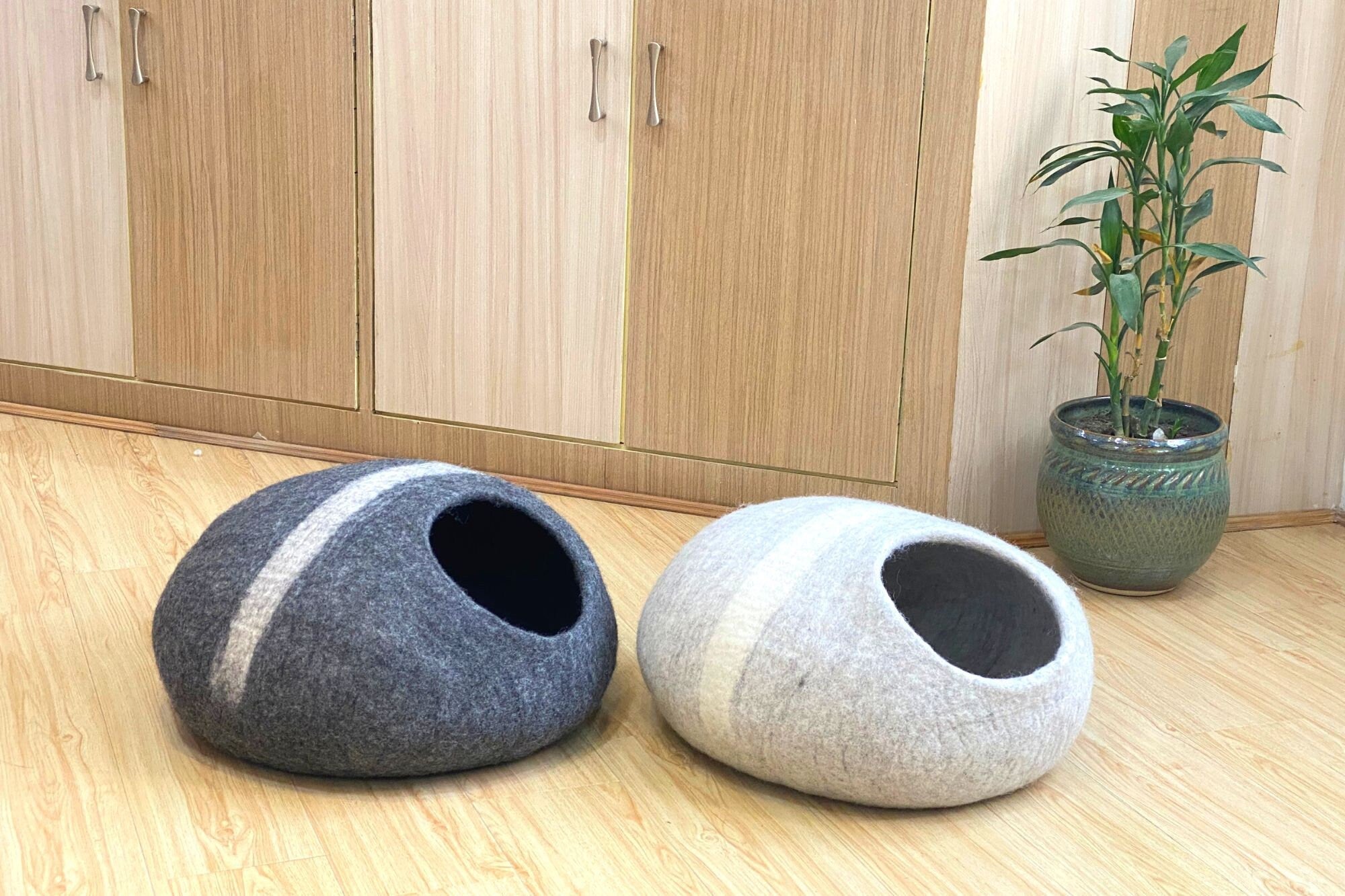 Handmade Gray Felt Cat Cave - Wool Cat House in Natural Grey Colors- Modern Pet Furniture- Ideal Gift For Pet Lover