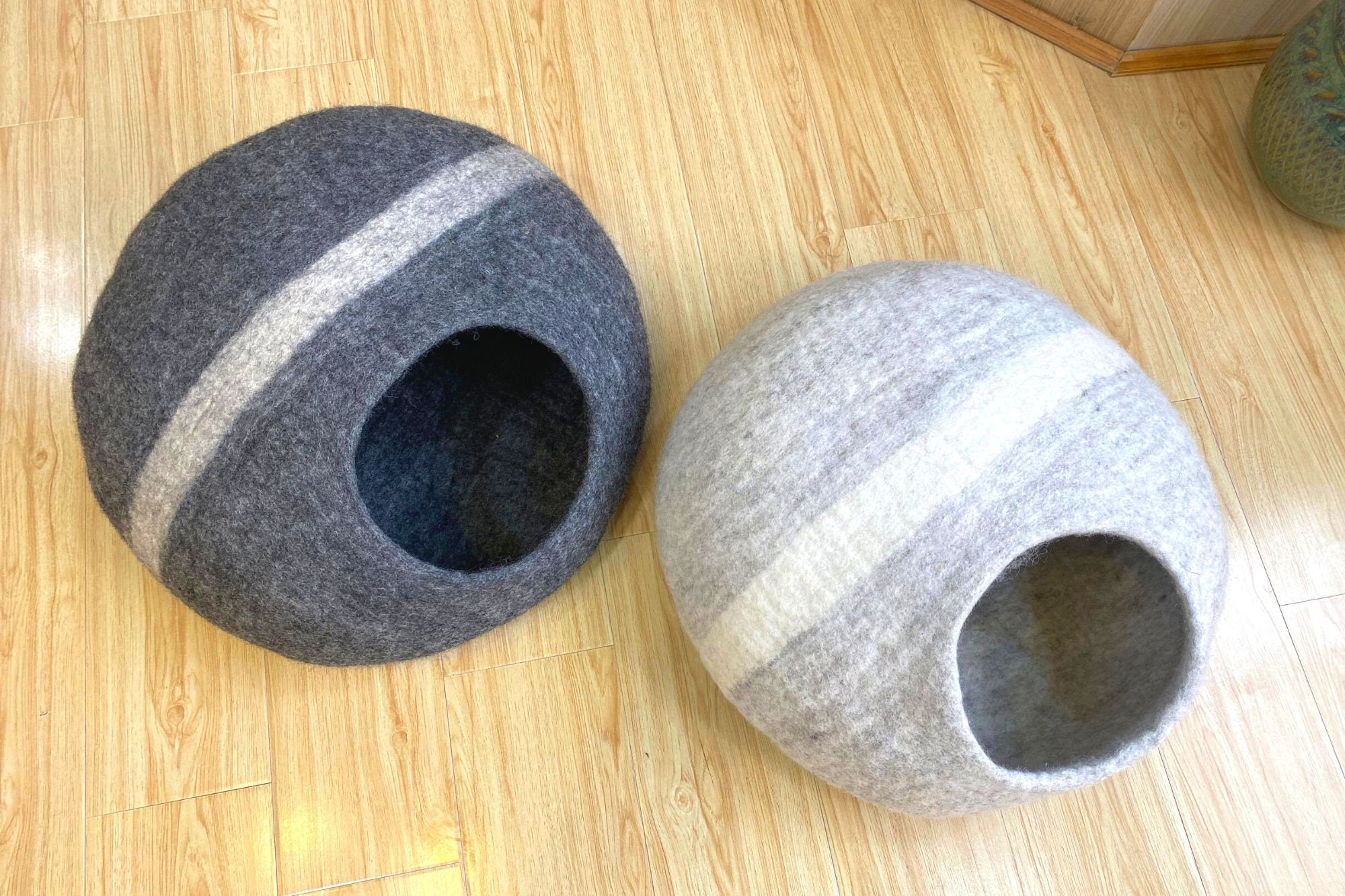 Handmade Gray Felt Cat Cave - Wool Cat House in Natural Grey Colors- Modern Pet Furniture- Ideal Gift For Pet Lover