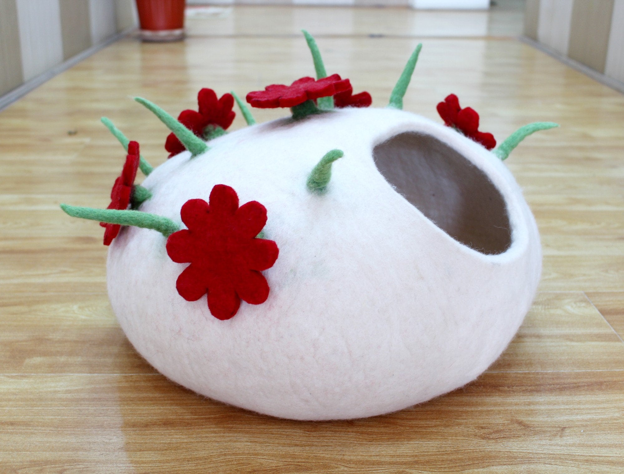 Adorable Felt Cat Cave - Soft, Cozy And Warm Wool Cat Bed - Cats Furniture- Safe & Eco-Friendly Gift for Pet Lovers
