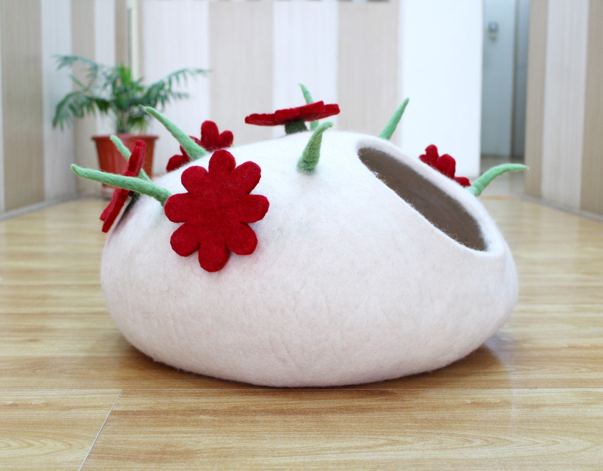 Adorable Felt Cat Cave - Soft, Cozy And Warm Wool Cat Bed - Cats Furniture- Safe & Eco-Friendly Gift for Pet Lovers