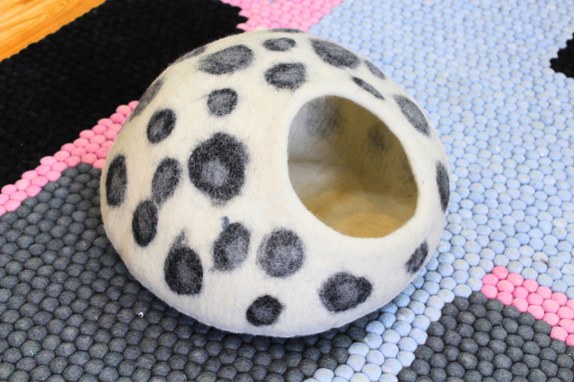 White Felt Cat Cave With Polka Dots - Handmade Dome Cat Bed, Vessel - Premium Wool Cave - Polka Doted Kitty Nest - Gift