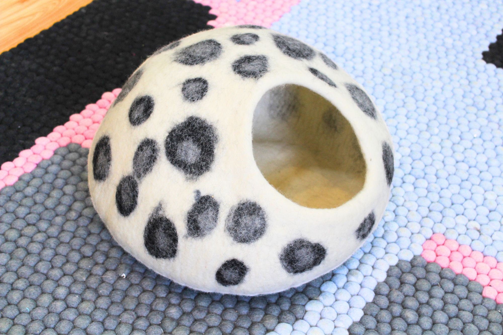 White Felt Cat Cave With Polka Dots - Handmade Dome Cat Bed, Vessel - Premium Wool Cave - Polka Doted Kitty Nest - Gift