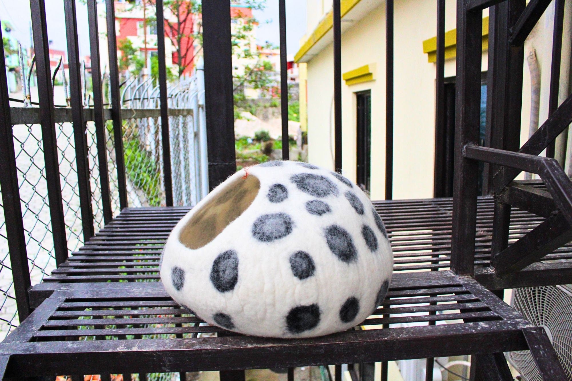 White Felt Cat Cave With Polka Dots - Handmade Dome Cat Bed, Vessel - Premium Wool Cave - Polka Doted Kitty Nest - Gift