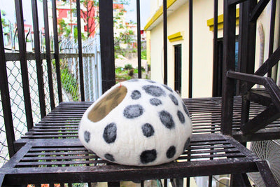 White Felt Cat Cave With Polka Dots - Handmade Dome Cat Bed, Vessel - Premium Wool Cave - Polka Doted Kitty Nest - Gift