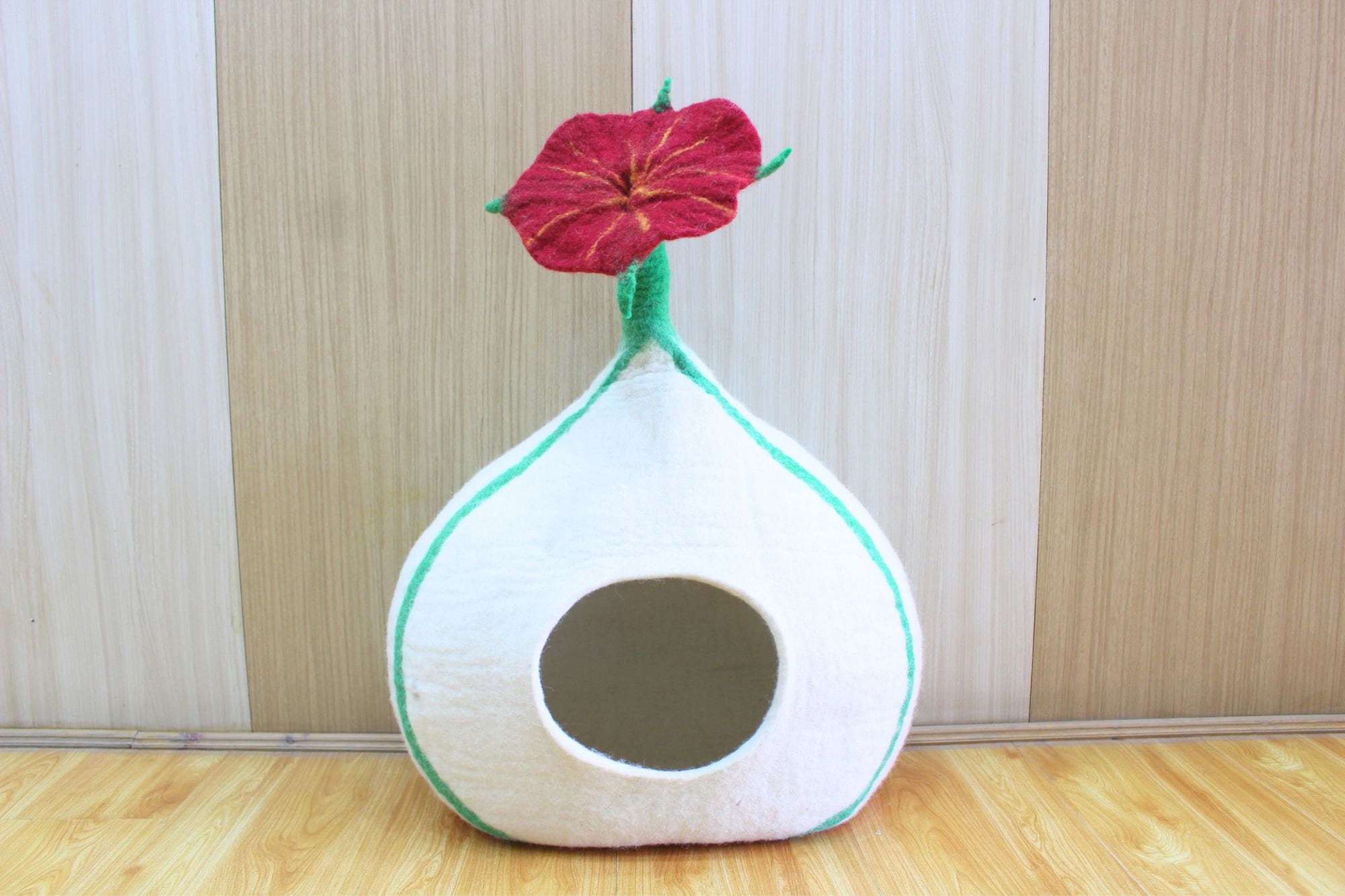 Floral Top Round Cat Cave - Hand-Felted Cat Cocoon -  Perfect Feline Retreat For Pet Lovers - Sustainable Cat Shelter - Woolen Cat Bed