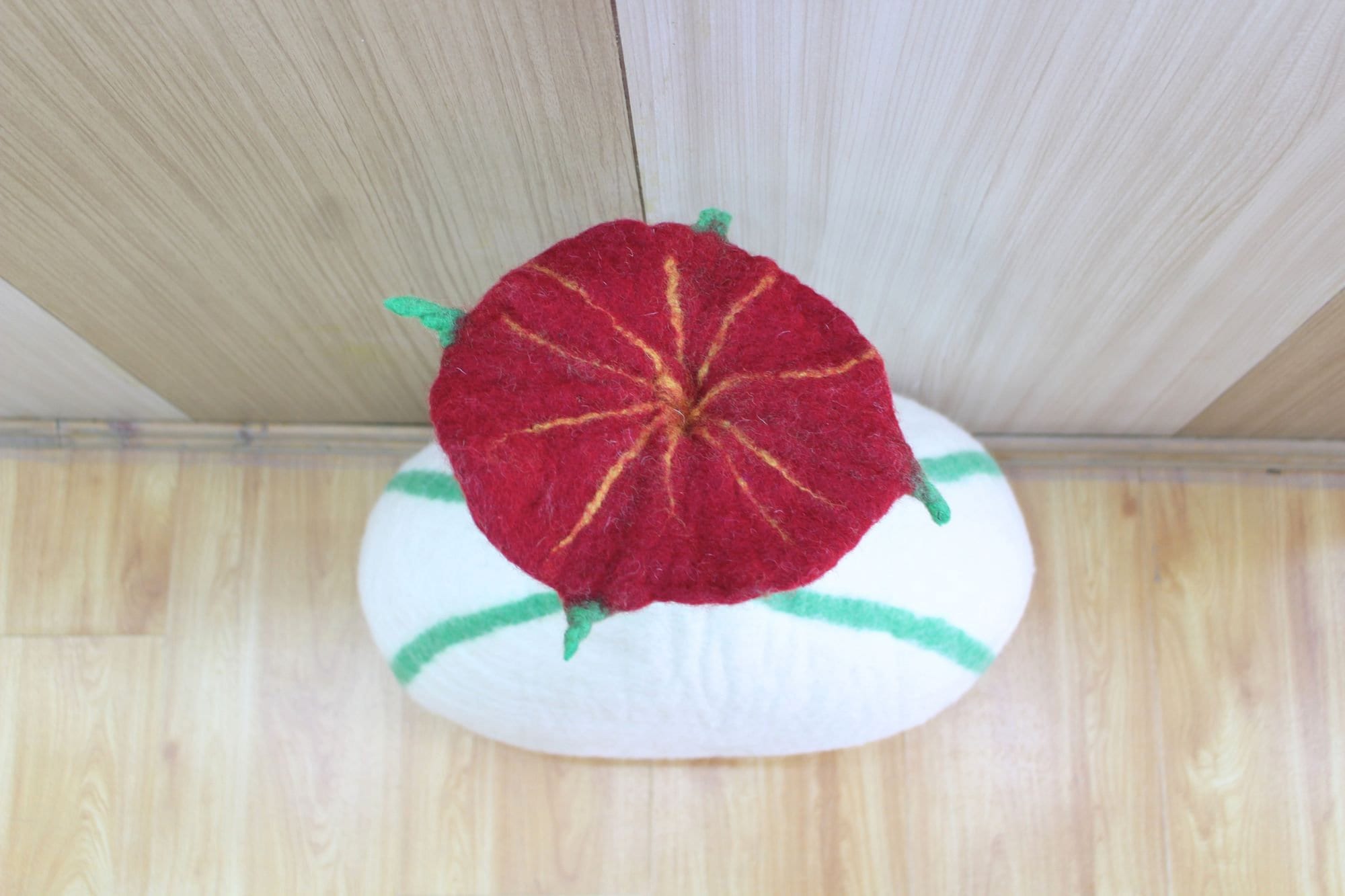 Floral Top Round Cat Cave - Hand-Felted Cat Cocoon -  Perfect Feline Retreat For Pet Lovers - Sustainable Cat Shelter - Woolen Cat Bed