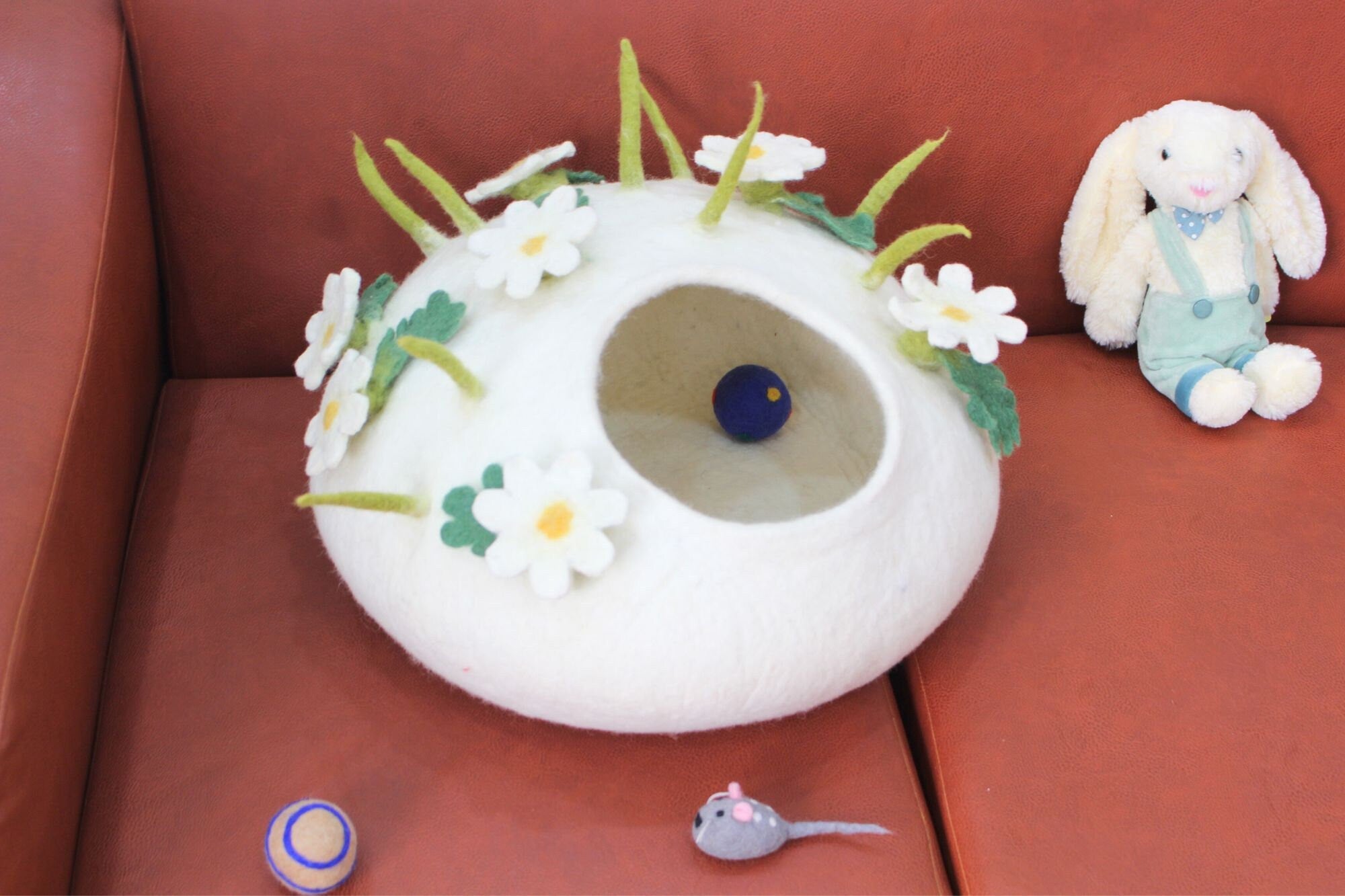 Wild Flower Layered Felt Cat Cave - Eco-Friendly Bed - Pet Friendly Cave - Cozy Pet Couch - Felt Kitty Basket - Kitty Bed