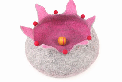 Lotus Felt Cat Bed - Luxury Felt Cat Cave - Modern Floral Design Kitty Bed - Wool Pet Furniture - Soft and Durable