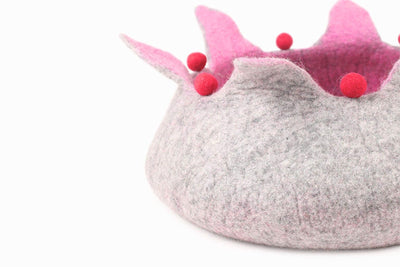 Lotus Felt Cat Bed - Luxury Felt Cat Cave - Modern Floral Design Kitty Bed - Wool Pet Furniture - Soft and Durable