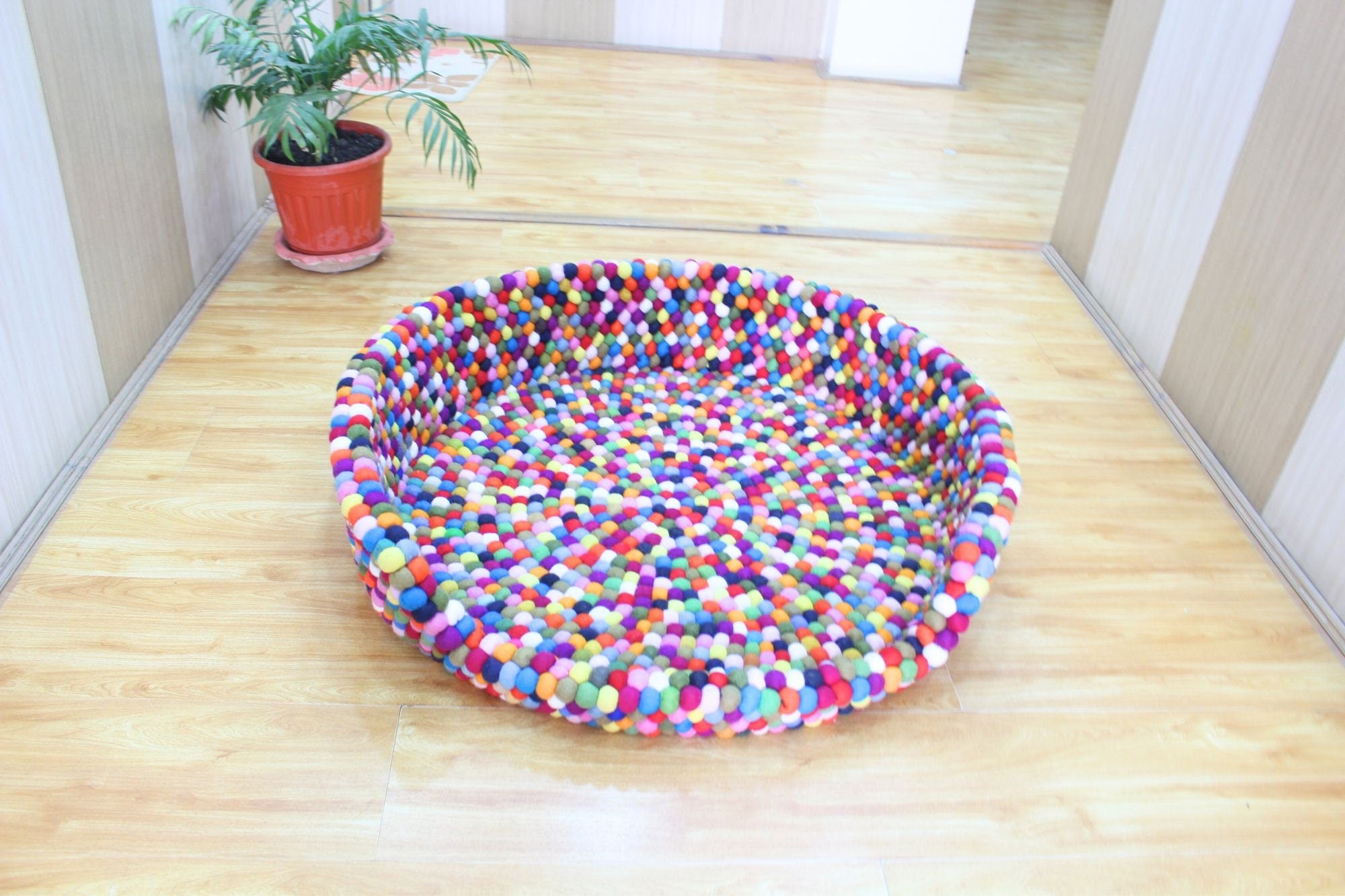 Large Felt Ball Dog Basket - Cozy Felt Dog Bed - Modern Pet Bed - Premium Multi-color  Couch - Warm Pet Furniture