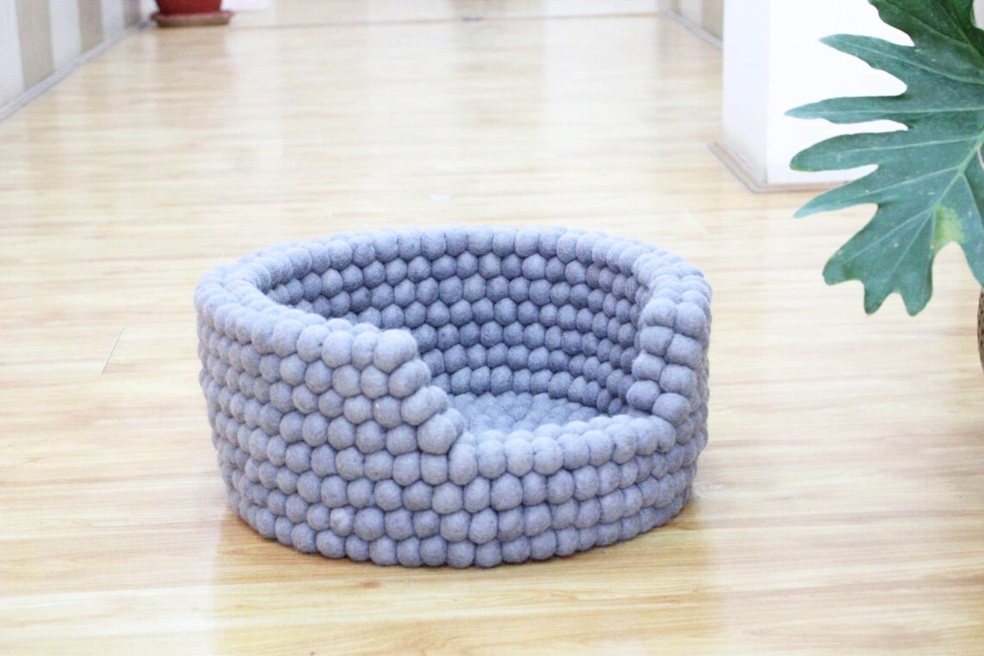 Felt Wool Ball Dog Basket - Warm And Soft Using 100% Pure Wool - Customizable Dog Basket - Sustainable And Eco-Friendly Dog House