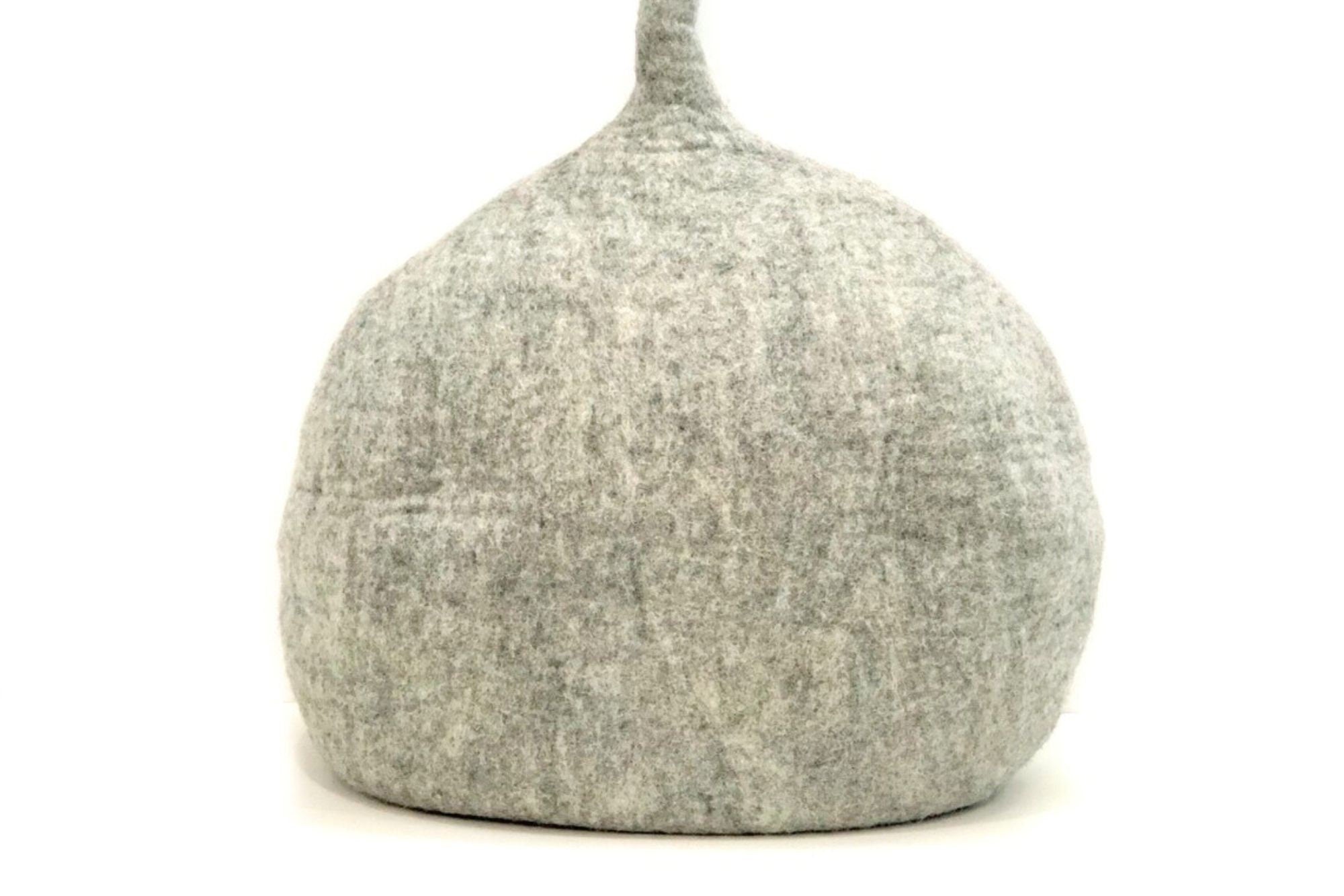 Cuccia per gatti in feltro grigio a coda lunga | Bozzolo di lana ecologico