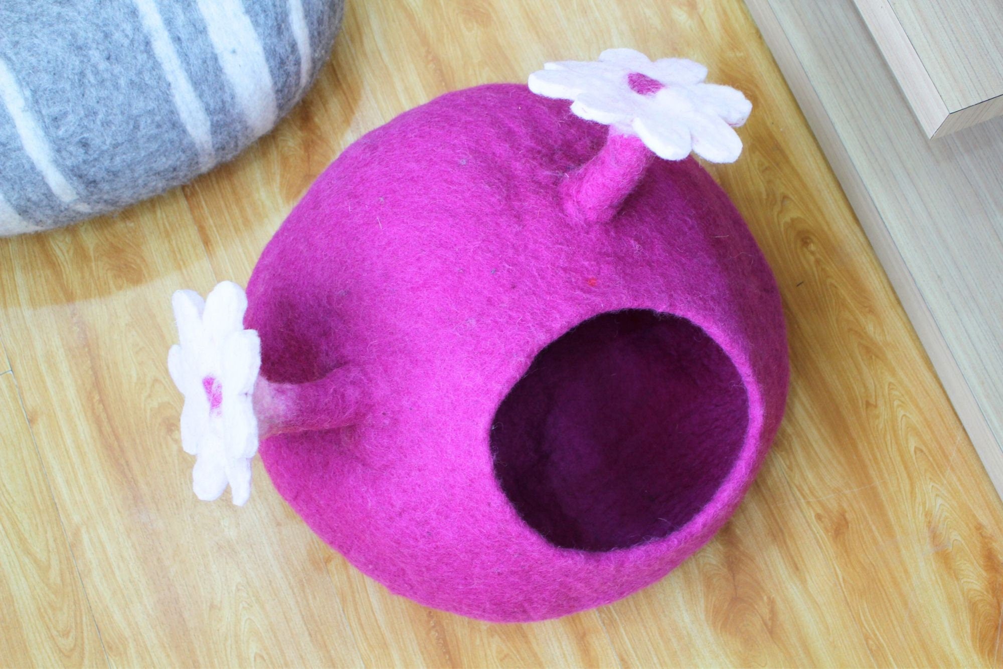 Floral Eco-friendly Cat Bed| Handmade Wool Cat Bed: Perfect Comfort for Kitties| Safe, Durable, and Warm Spot for Feline