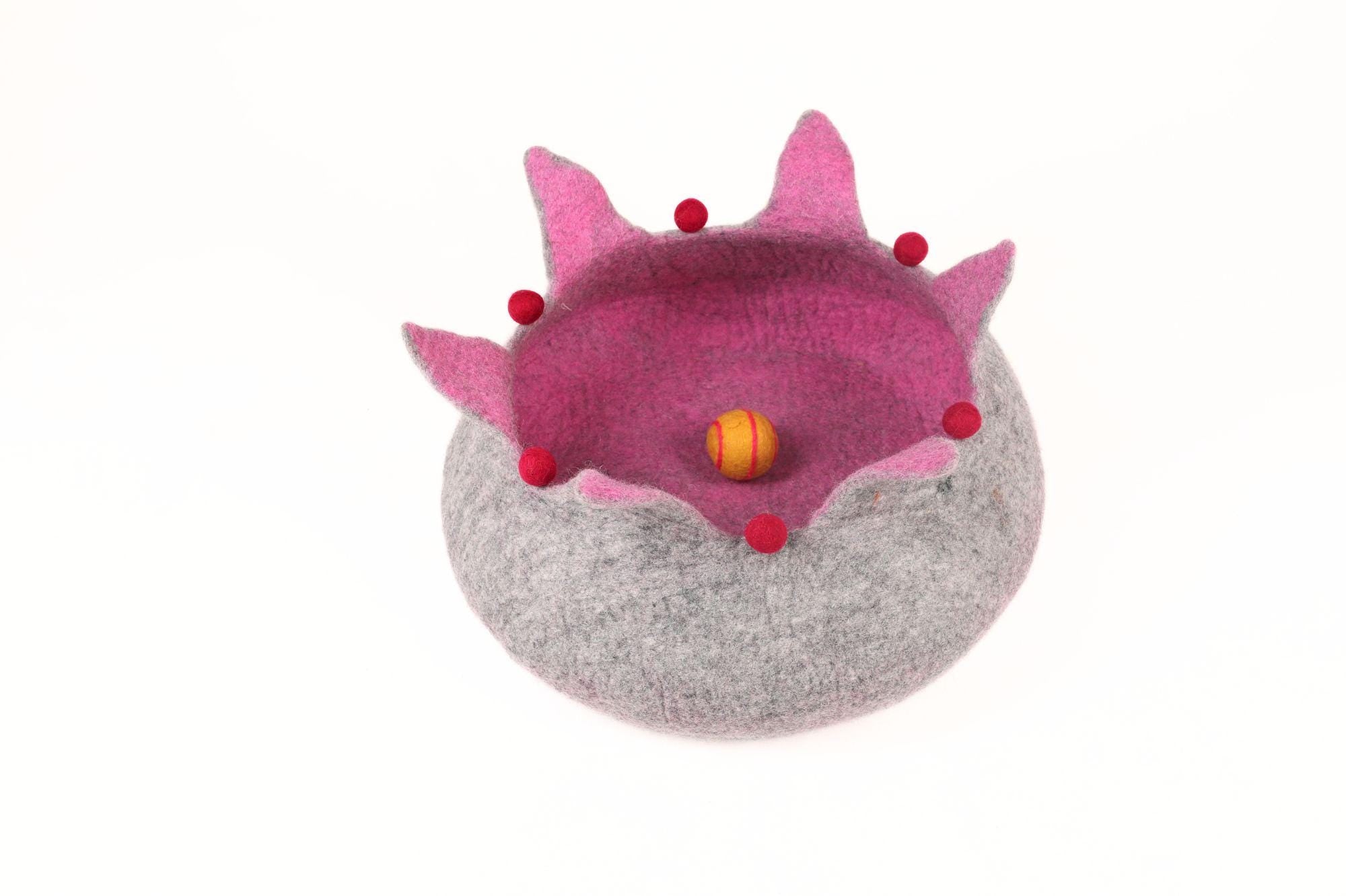 Lotus Felt Cat Bed - Luxury Felt Cat Cave - Modern Floral Design Kitty Bed - Wool Pet Furniture - Soft and Durable