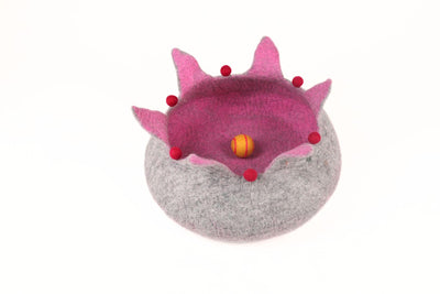 Lotus Felt Cat Bed - Luxury Felt Cat Cave - Modern Floral Design Kitty Bed - Wool Pet Furniture - Soft and Durable