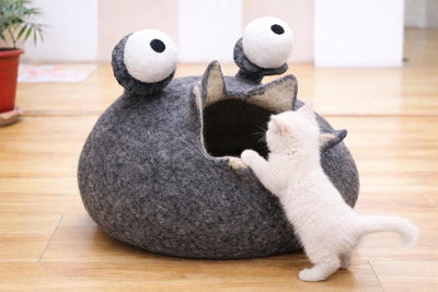 Dark Gray Snail Designed Wool Cat House - Large Cat Cave Unique And Eco-Friendly - Soft & Cozy Pet Bed - Gift Ideas For Pet Lover