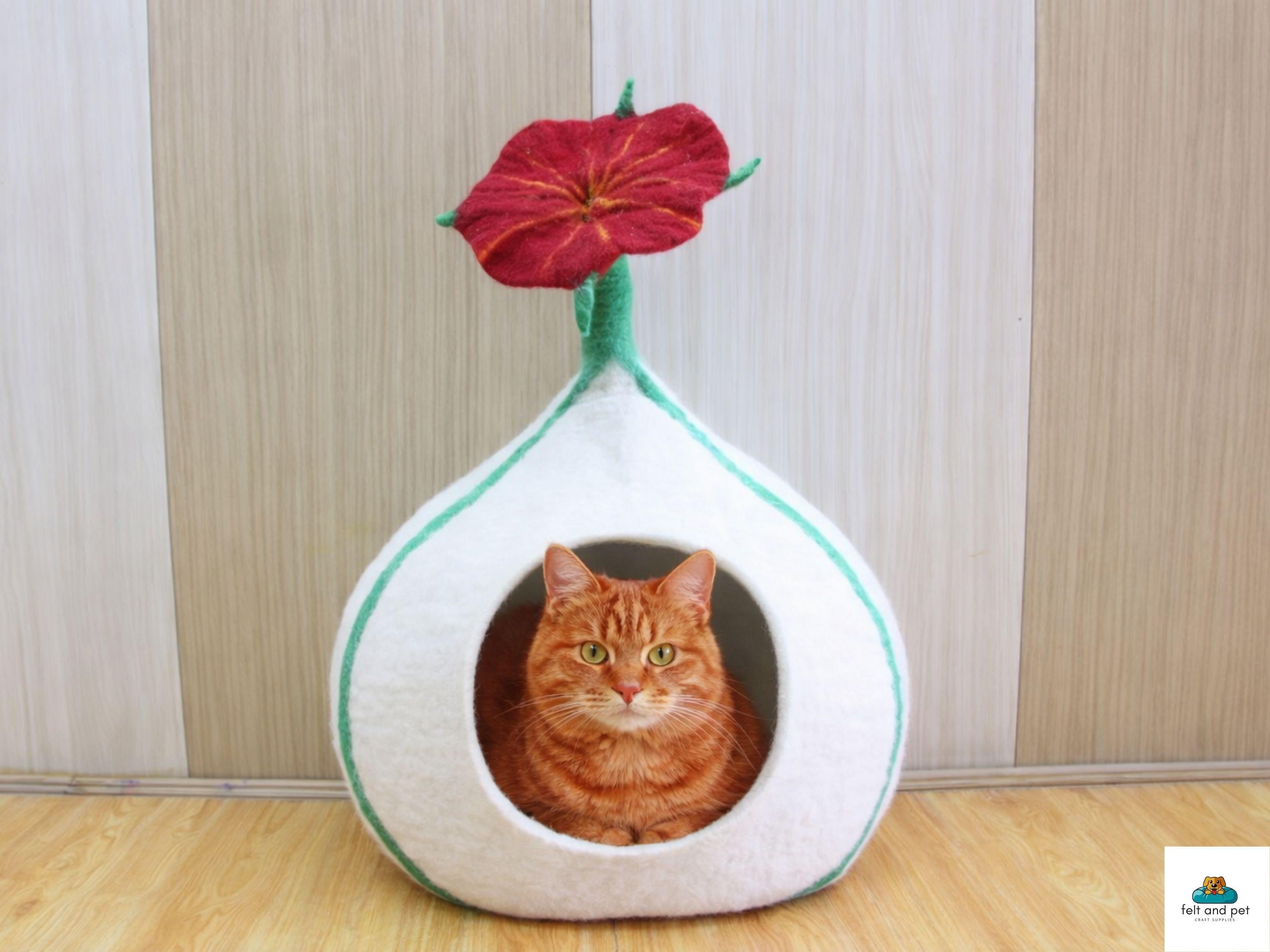 Floral Top Round Cat Cave - Hand-Felted Cat Cocoon -  Perfect Feline Retreat For Pet Lovers - Sustainable Cat Shelter - Woolen Cat Bed